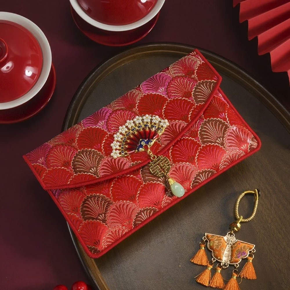 ظرف أحمر للعام الجديد على الطر - مراجعة Wedding Envelopes وسعره