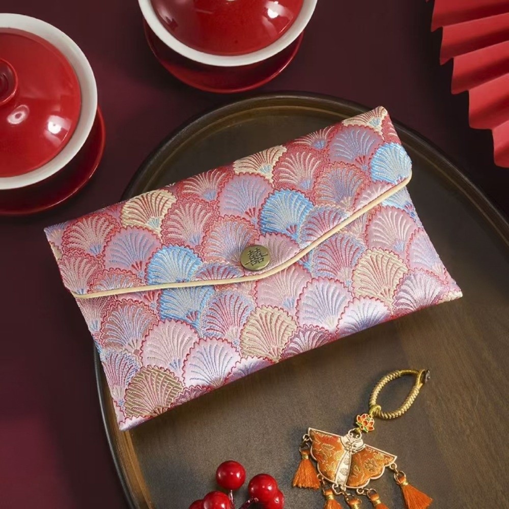 ظرف أحمر للعام الجديد على الطر - مراجعة Wedding Envelopes وسعره